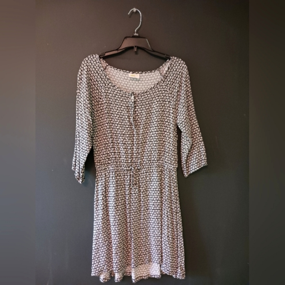 CRAZY 8 WOMENS SIZE TEN BLACK AND WHITE DRESS